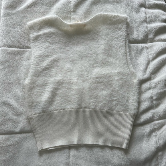 La Hearts Fuzzy Tank - Picture 3 of 3